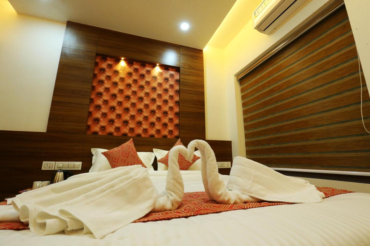 Ahlan Luxury Rooms Kochi Exterior foto